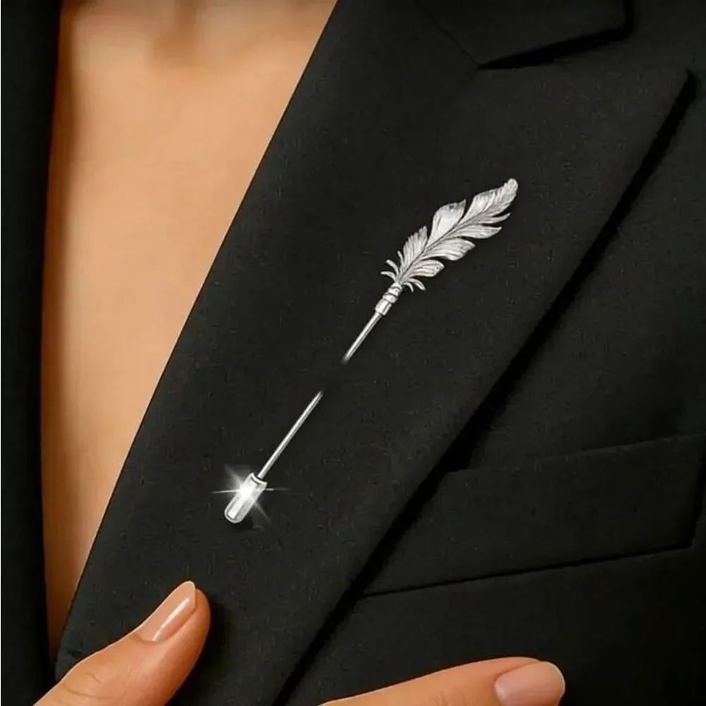 Elegant Silver Feather Brooch A1592